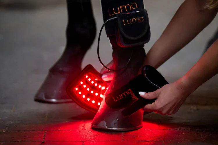 Działanie światła czerwonego LED kaloszek LUMO
